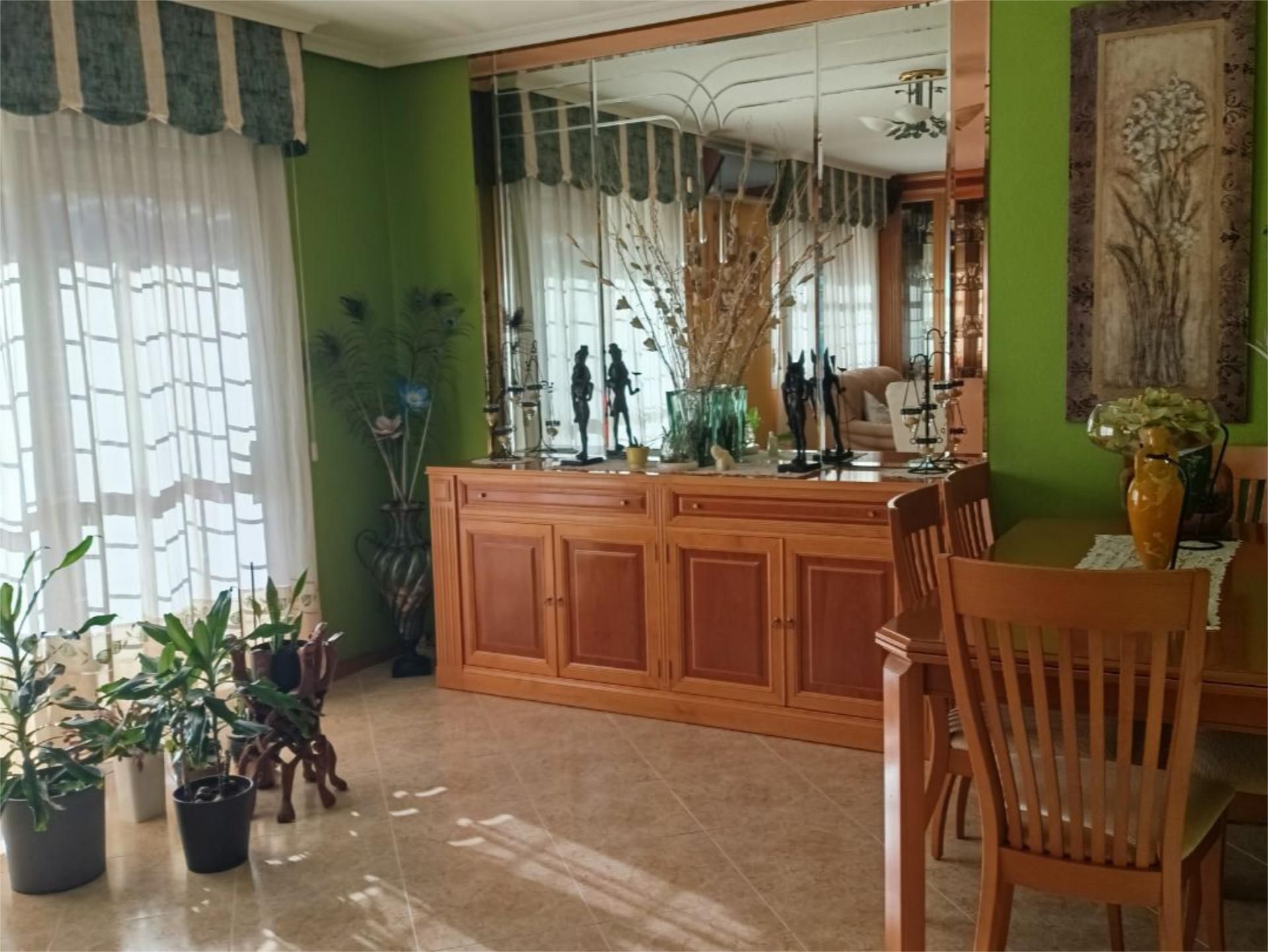 Menjador de Casa adosada en venda en Alcalá de Henares amb Aire condicionat i Terrassa