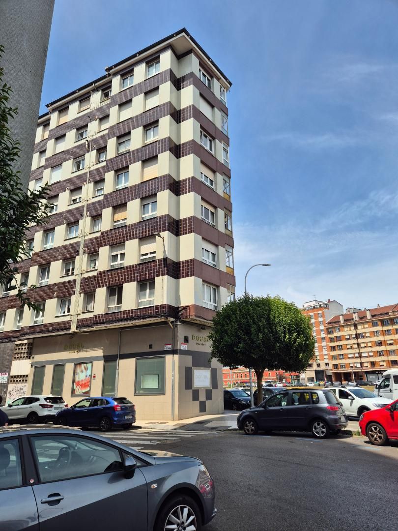 Vista exterior de Piso en venta en Gijón  con Calefacción