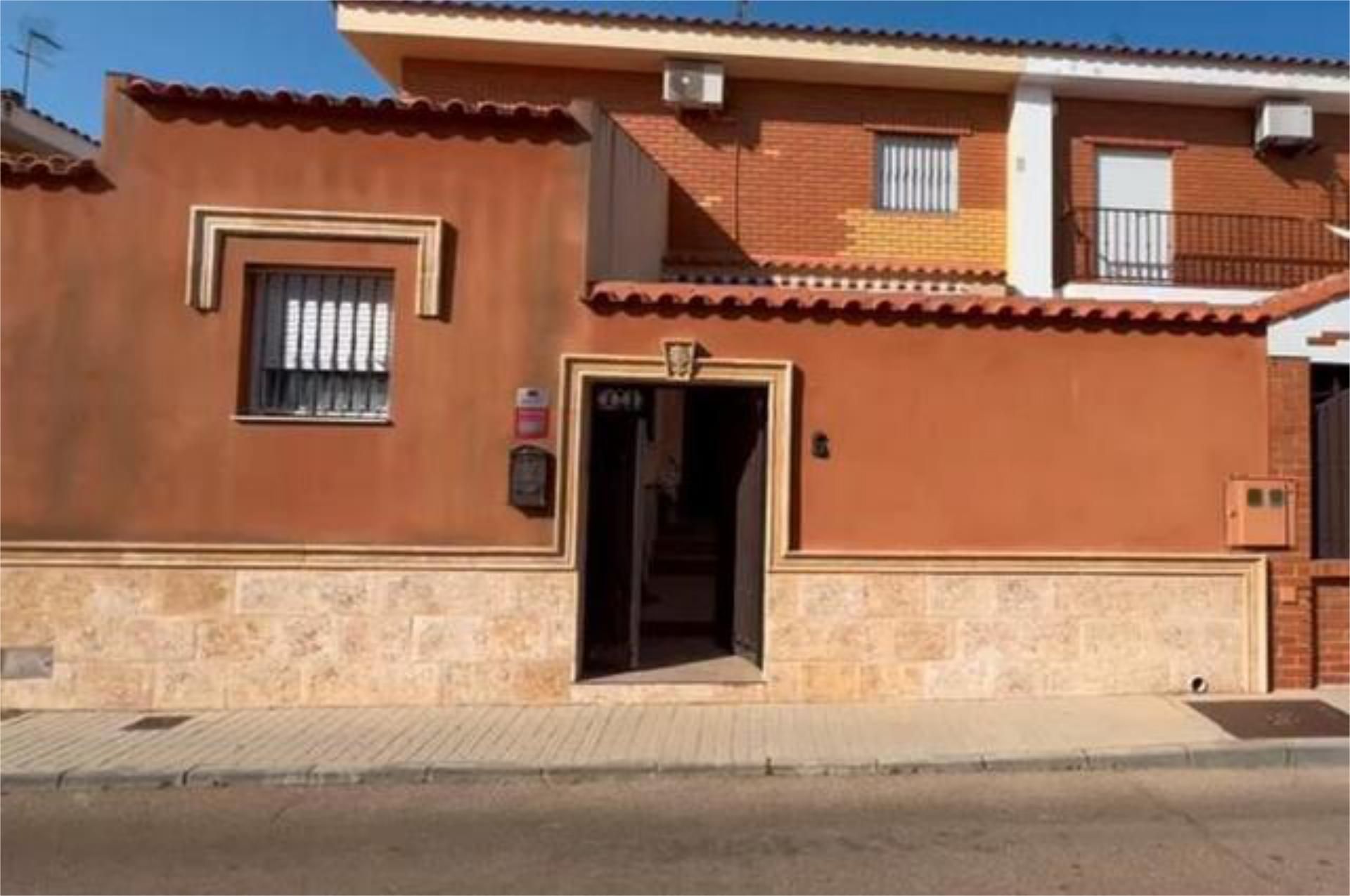 Vista exterior de Pis per a compartir en Almendralejo amb Jardí privat, Terrassa i Moblat