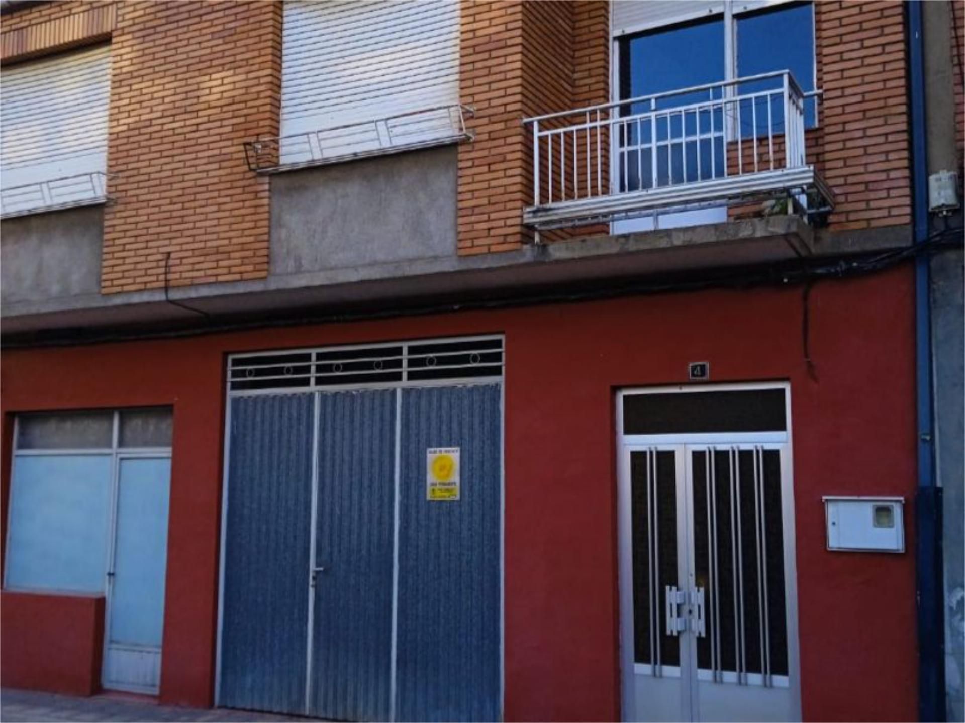 Vista exterior de Casa adosada en venda en O Barco de Valdeorras   amb Calefacció, Terrassa i Moblat