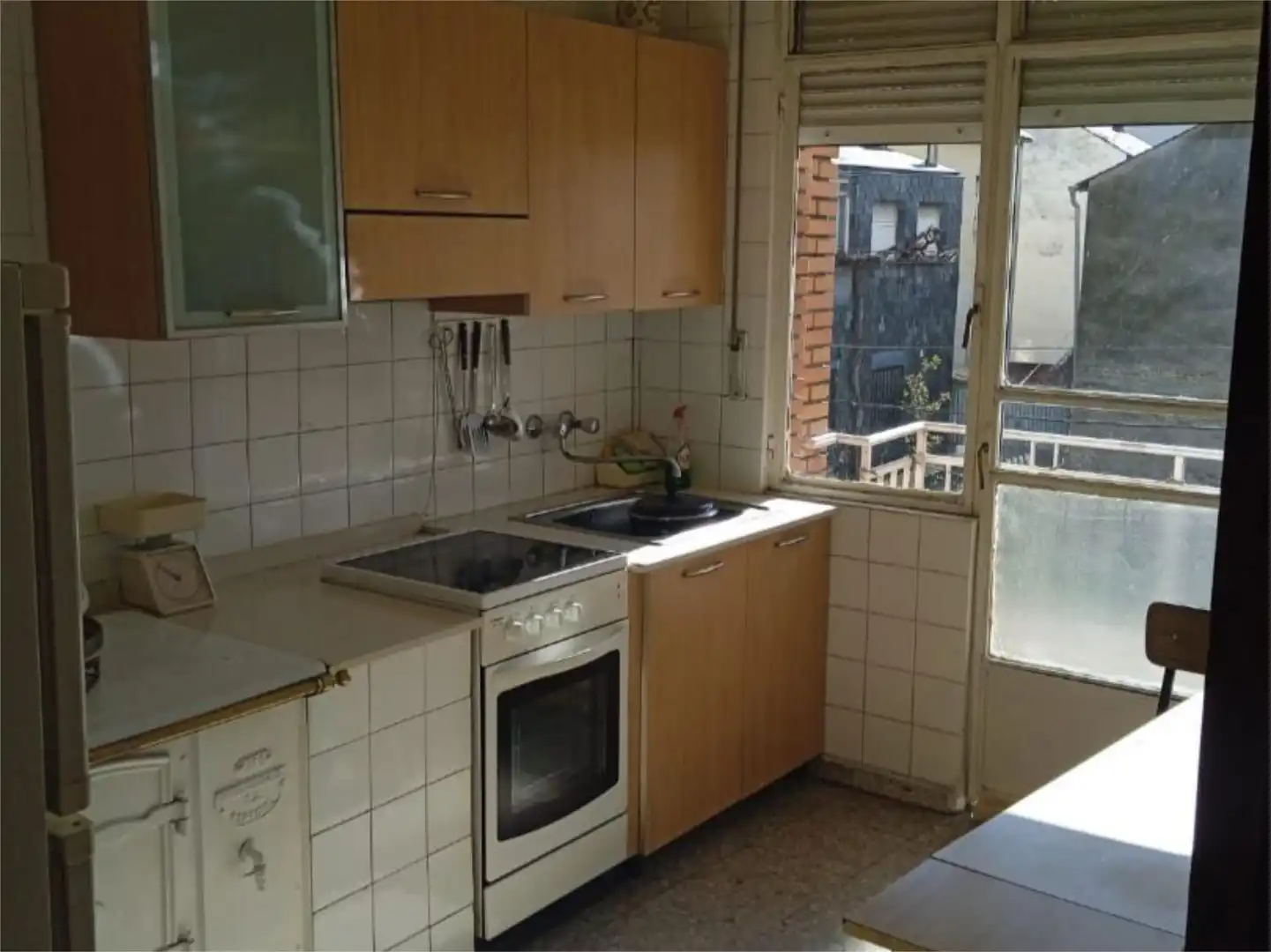 Cuina de Casa adosada en venda en O Barco de Valdeorras   amb Calefacció, Terrassa i Moblat
