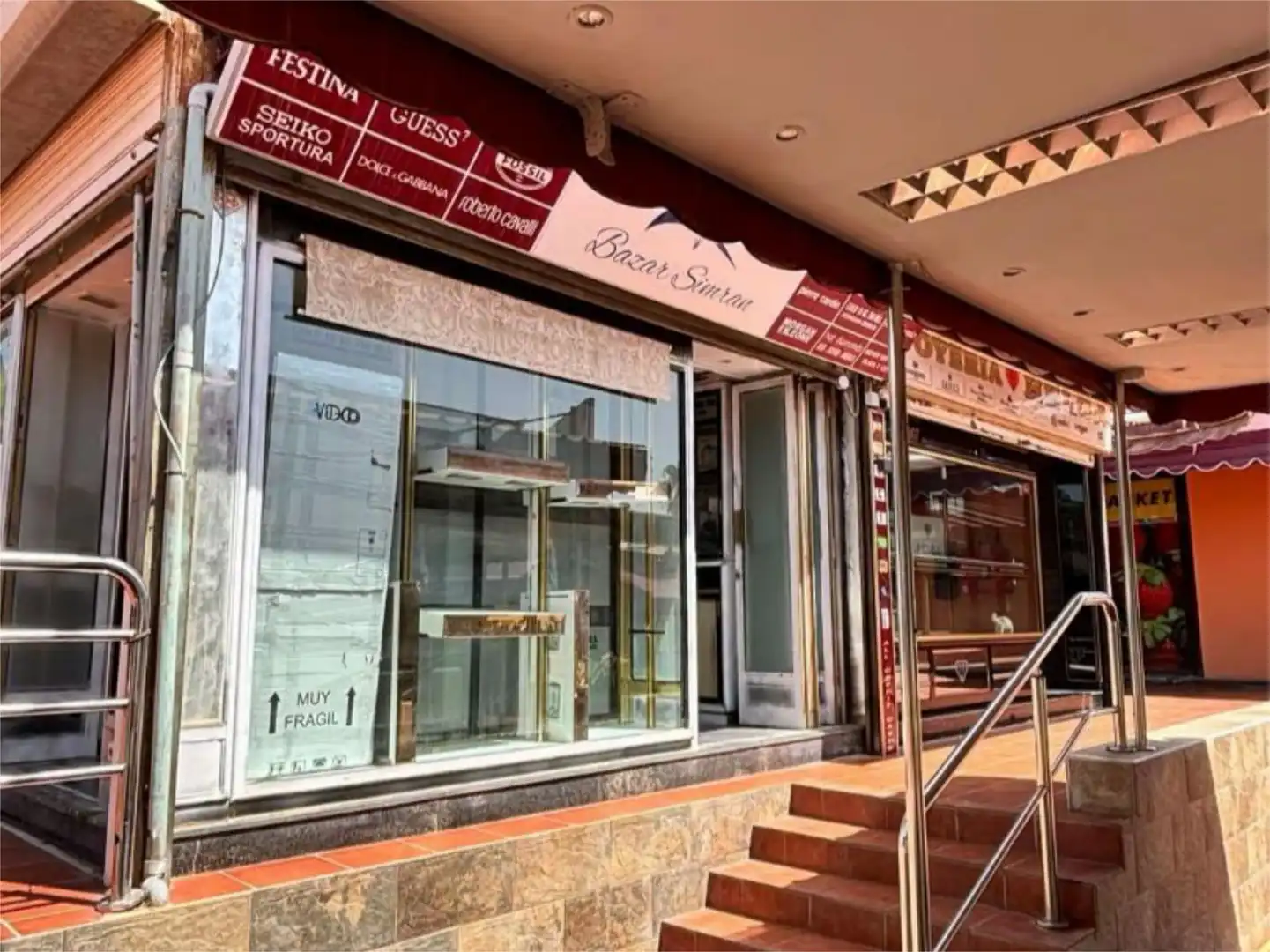 Commercial properties for sale in San Bartolomé de Tirajana  with Air Conditioner and Furnished