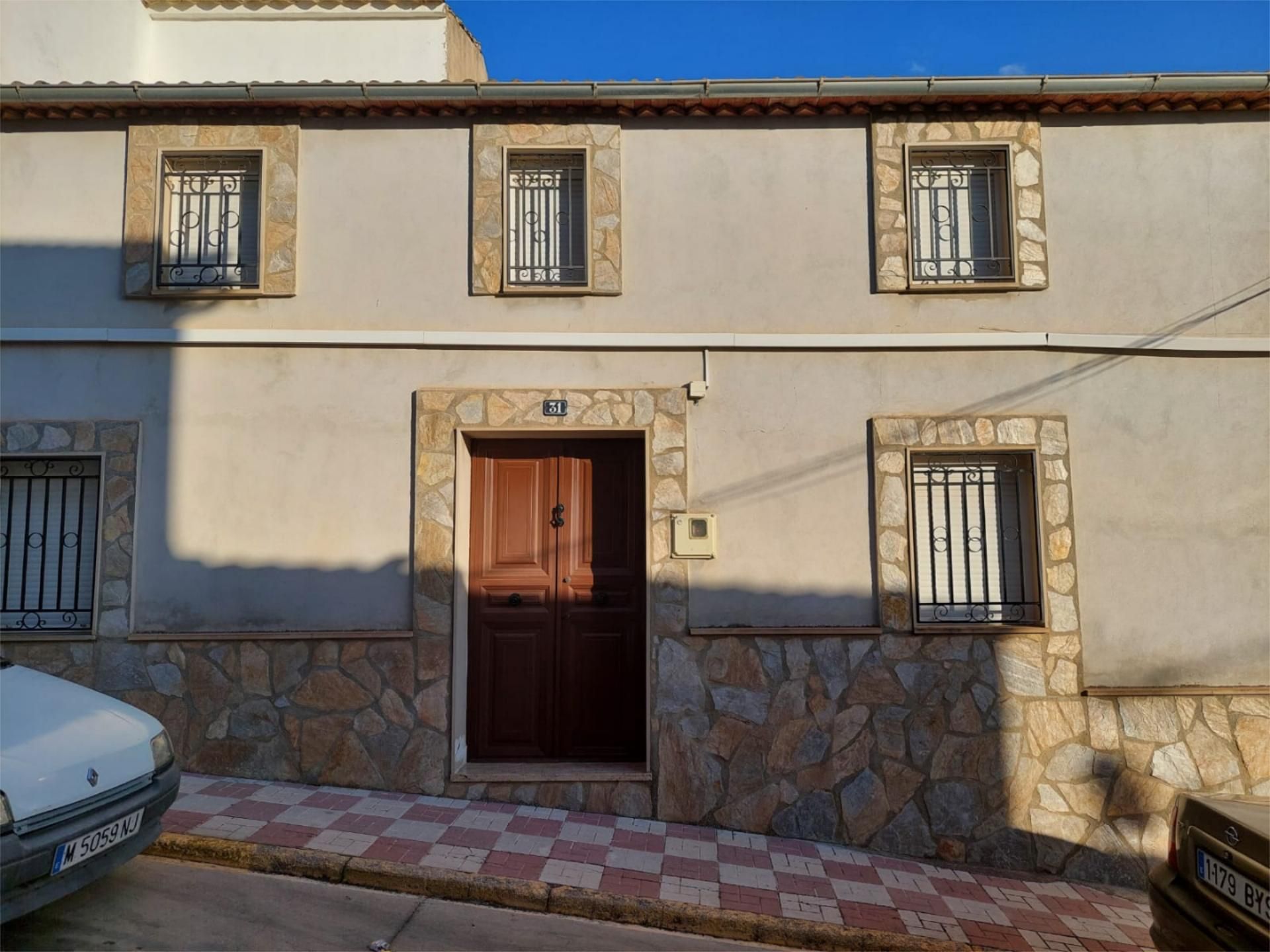 Vista exterior de Casa o xalet en venda en Begíjar amb Calefacció, Terrassa i Moblat