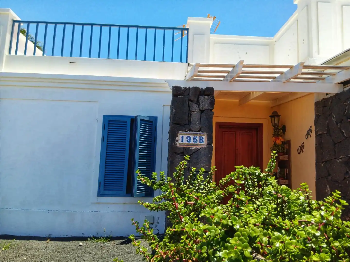 Casa o chalet en venta en Calle Lomo Blanco, 13, Playa Blanca Vista exterior de Casa o chalet en venta en Yaiza con Aire acondicionado, Jardín privado y Terraza