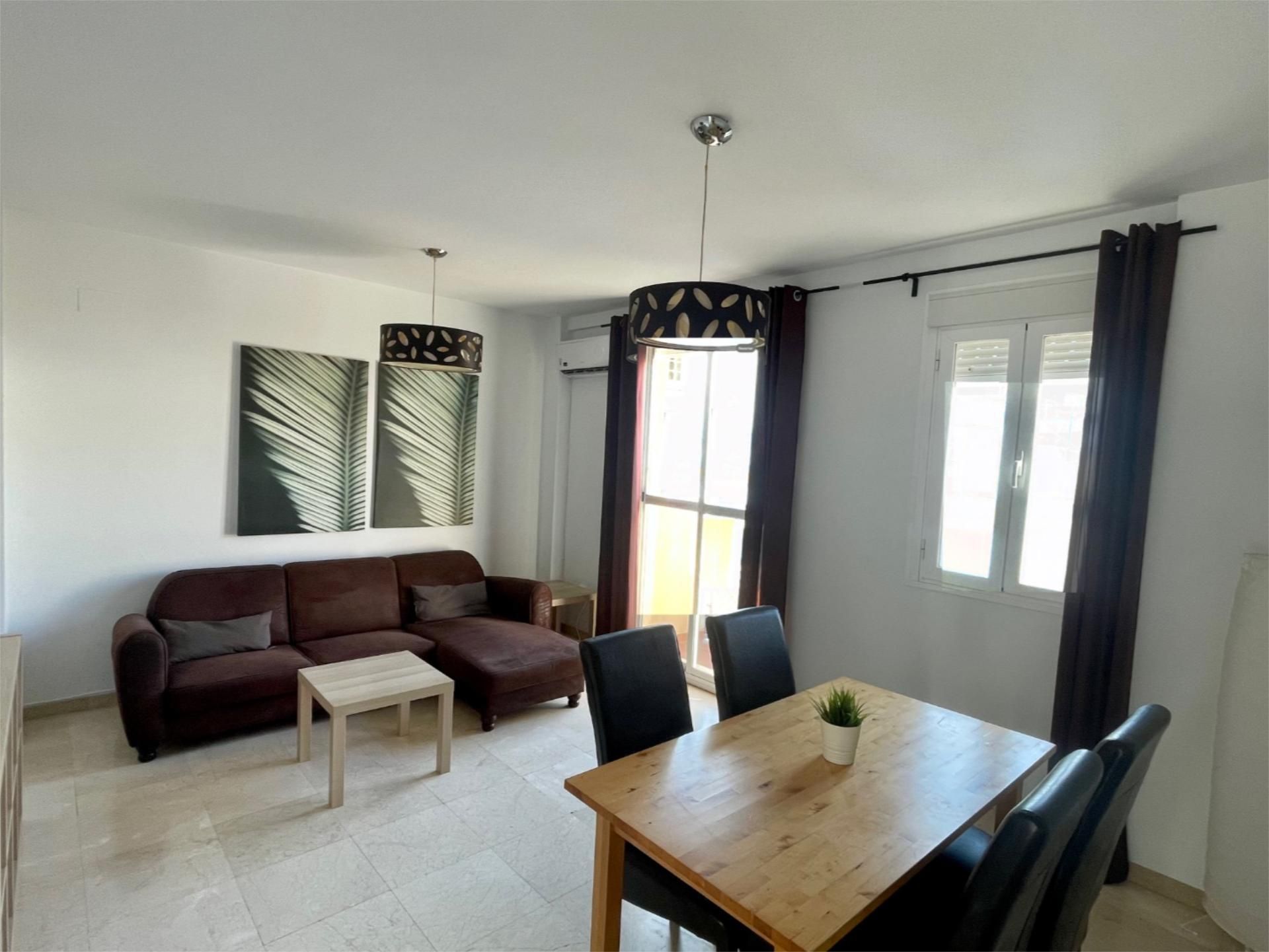 Sala d'estar de Pis de lloguer en San Juan de Aznalfarache amb Aire condicionat, Calefacció i Parquet