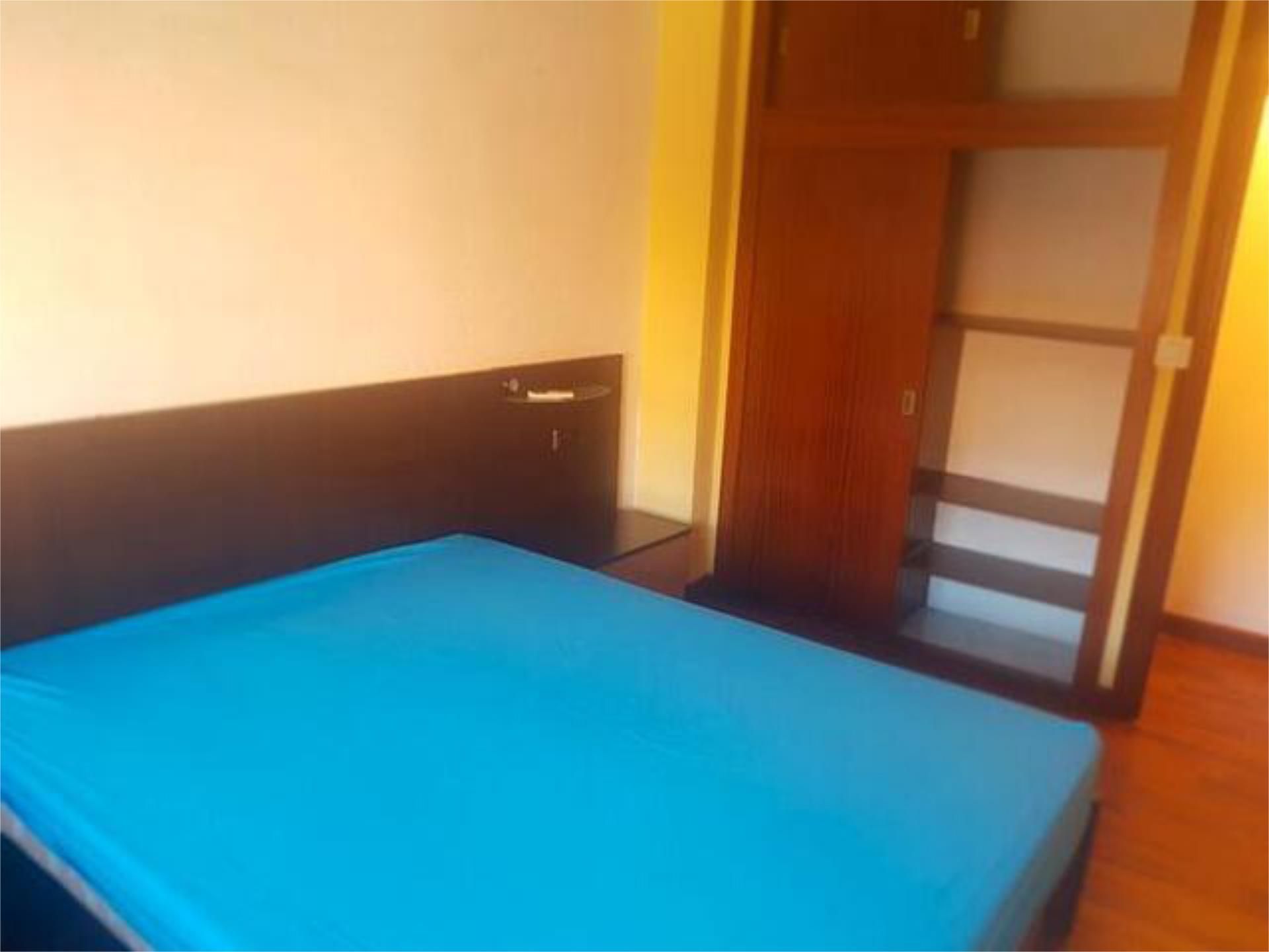 Habitación de Piso de alquiler en  Murcia Capital con Calefacción, Terraza y Trastero