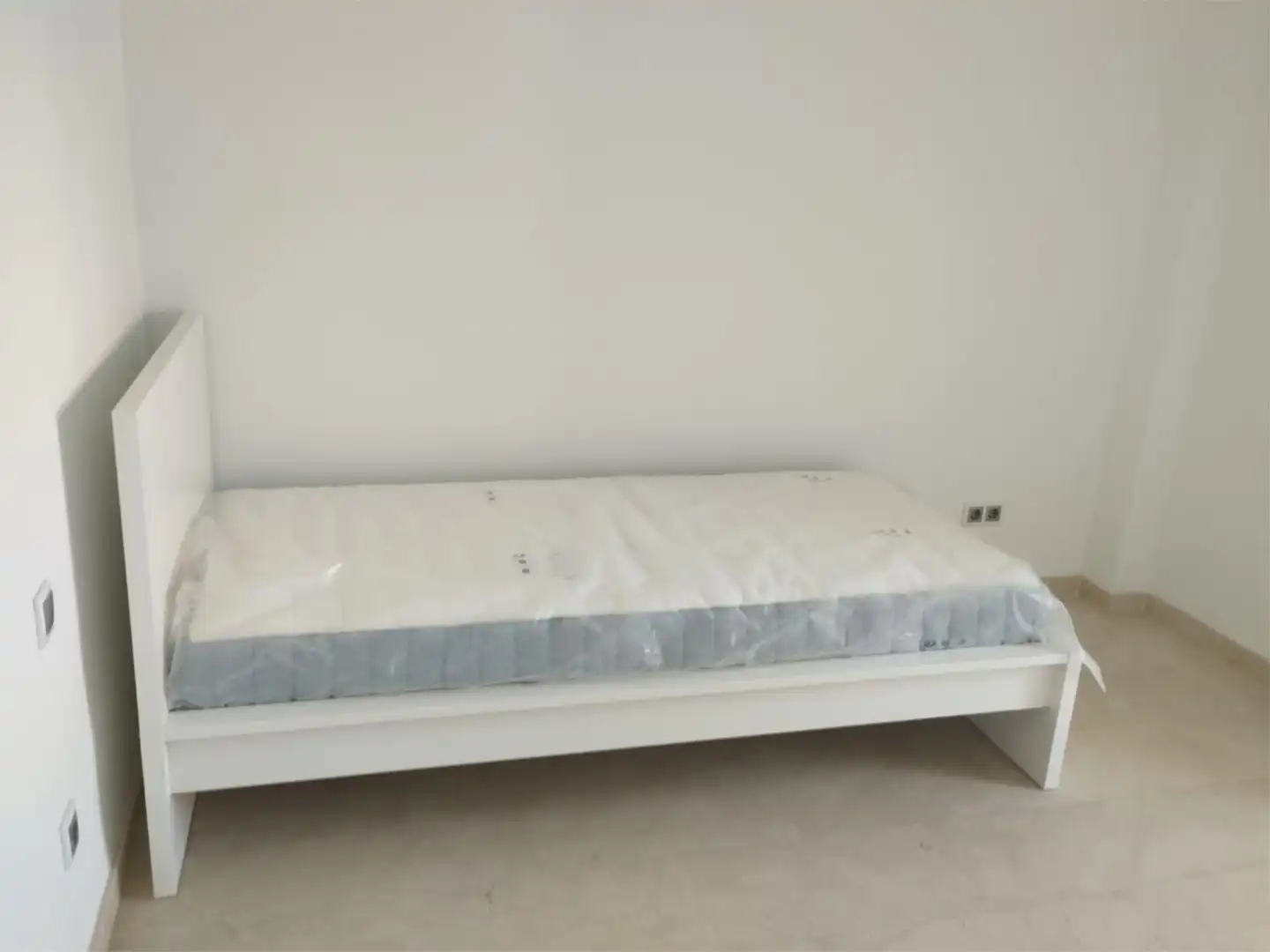 Room in Calle Luis Barahona de Soto, 1, Los Guindos - Parque Mediterráneo - Santa Paula Room in Calle Luis Barahona de Soto, 1, Los Guindos - Parque Mediterráneo - Santa Paula