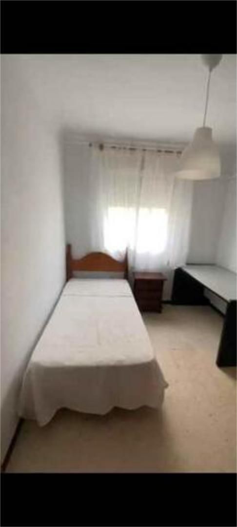 Bedroom of Flat to rent in  Sevilla Capital