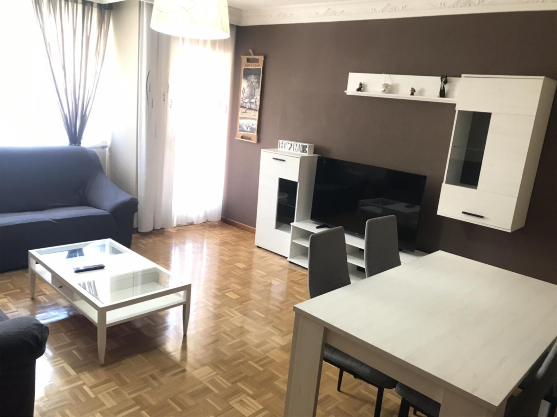 Sala d'estar de Pis de lloguer en Valladolid Capital amb Calefacció, Parquet i Terrassa