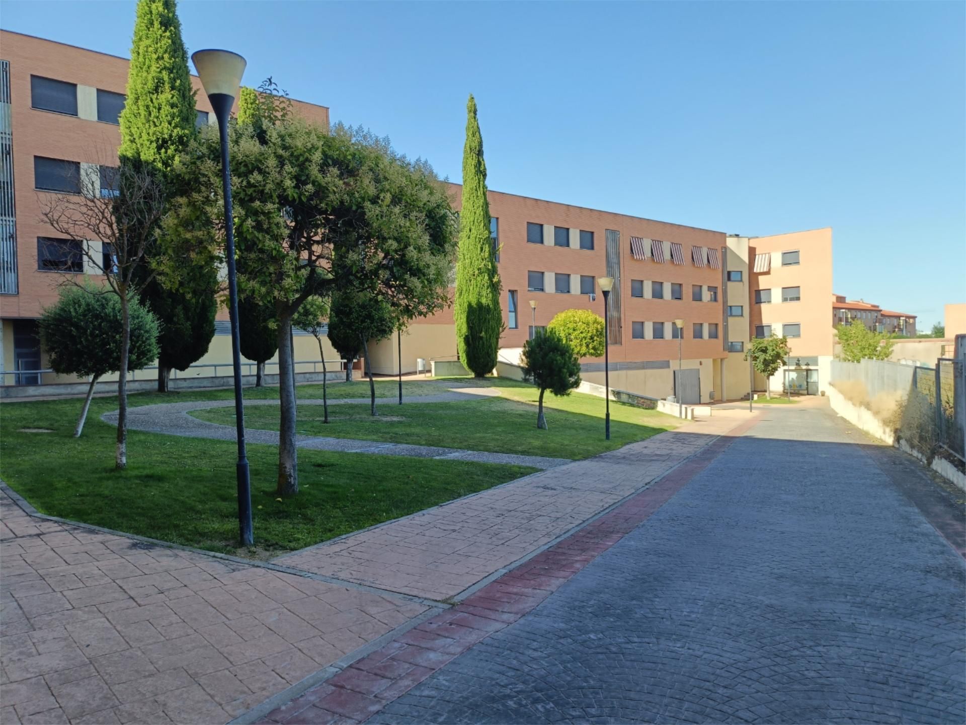 Vista exterior de Pis en venda en Salamanca Capital amb Calefacció, Jardí privat i Terrassa