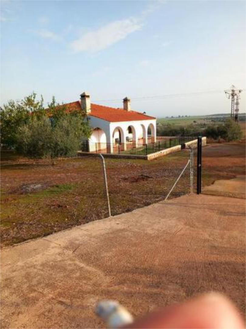 Casa adosada en venda en Olivenza amb Jardí privat, Terrassa i Piscina