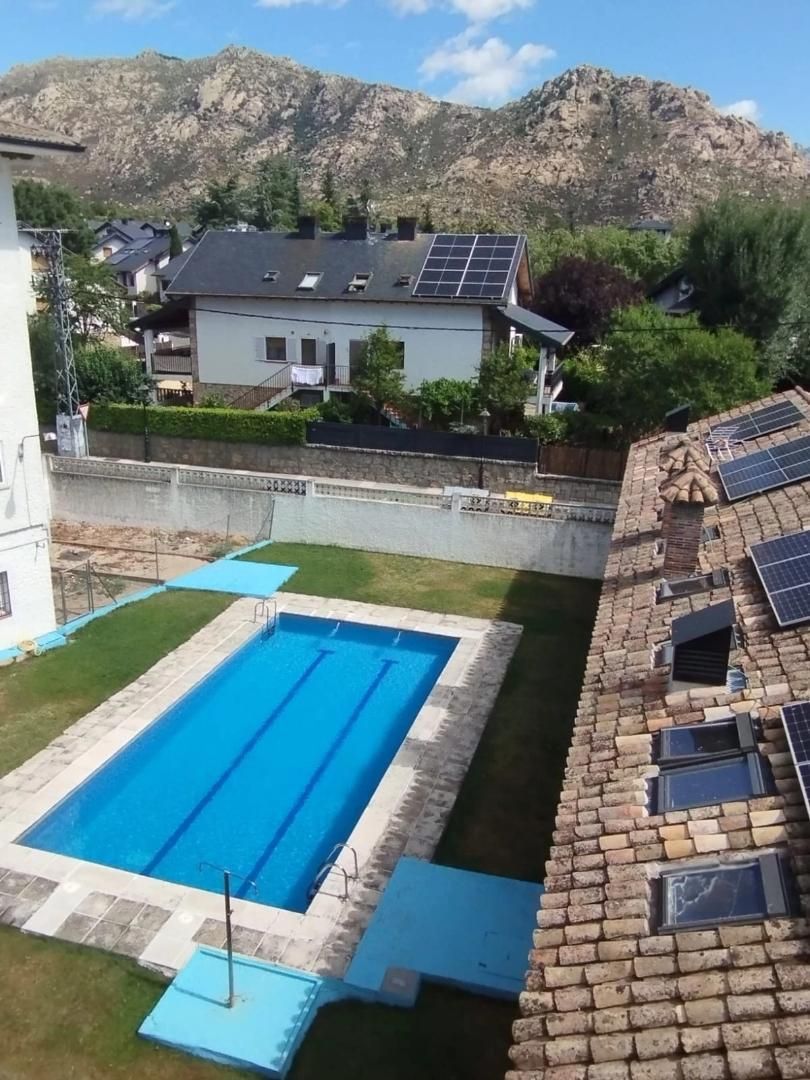 Piscina de Pis en venda en El Boalo - Cerceda – Mataelpino amb Calefacció, Parquet i Terrassa
