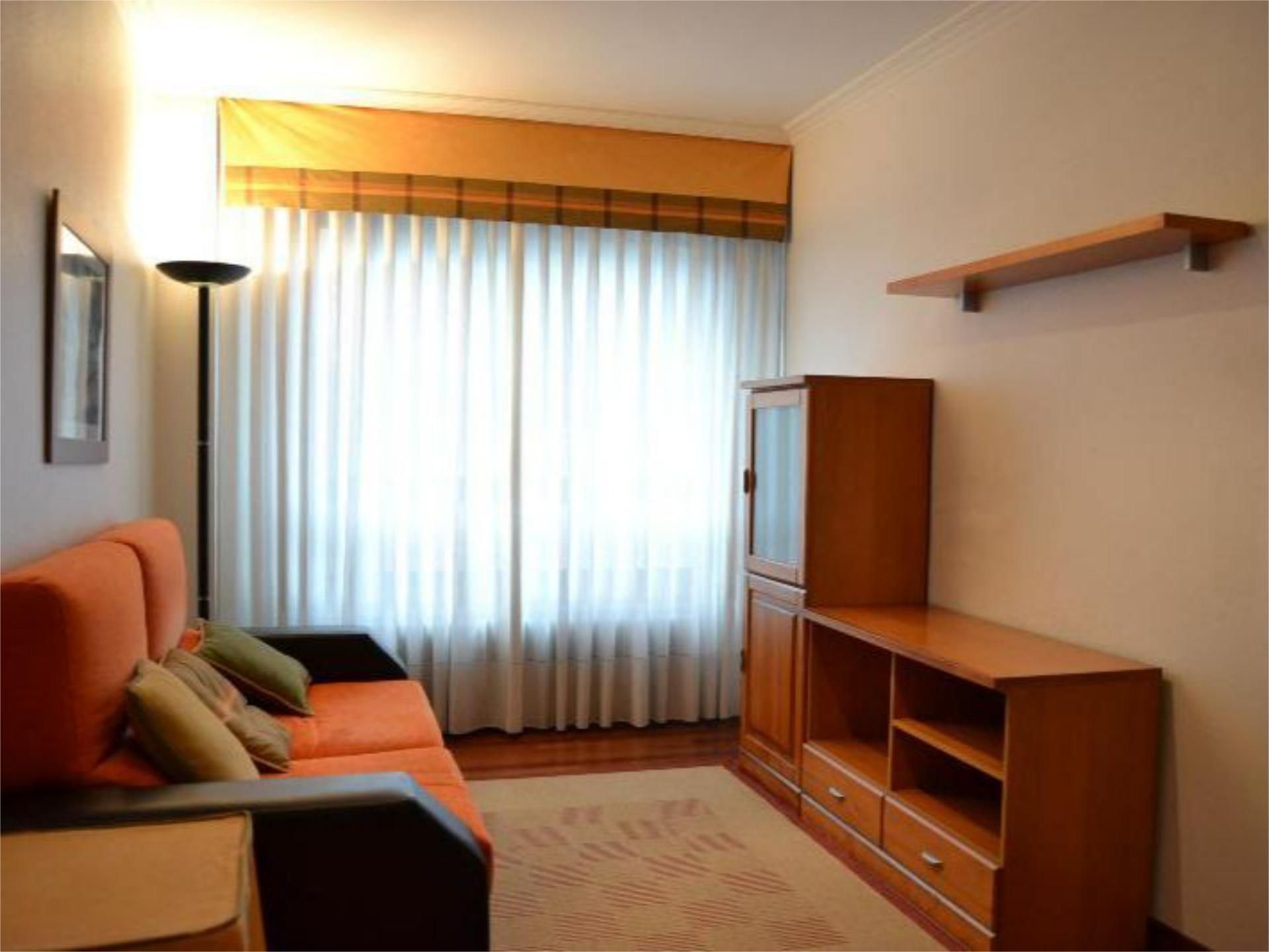 Bedroom of Flat to rent in Pontevedra Capital   with Heating, Parquet flooring and Storage room