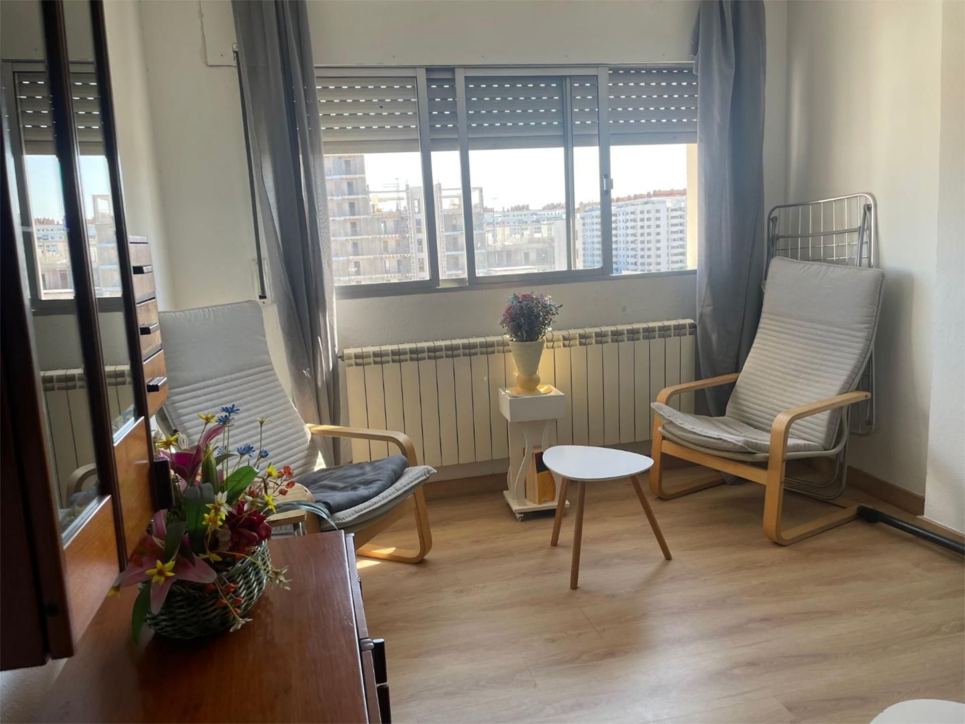 Living room of Flat to rent in  Zaragoza Capital  with Heating, Furnished and Oven