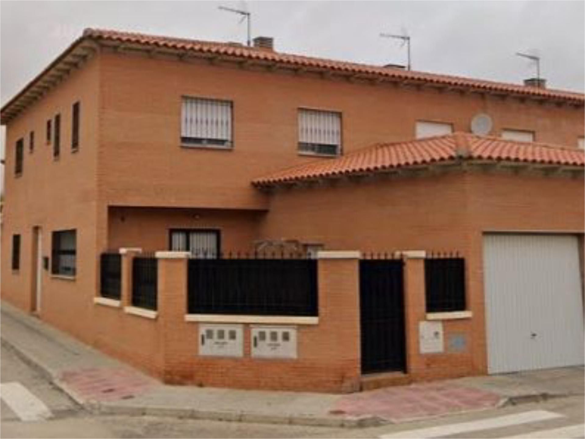 Vista exterior de Casa adosada en venda en Villacañas amb Aire condicionat