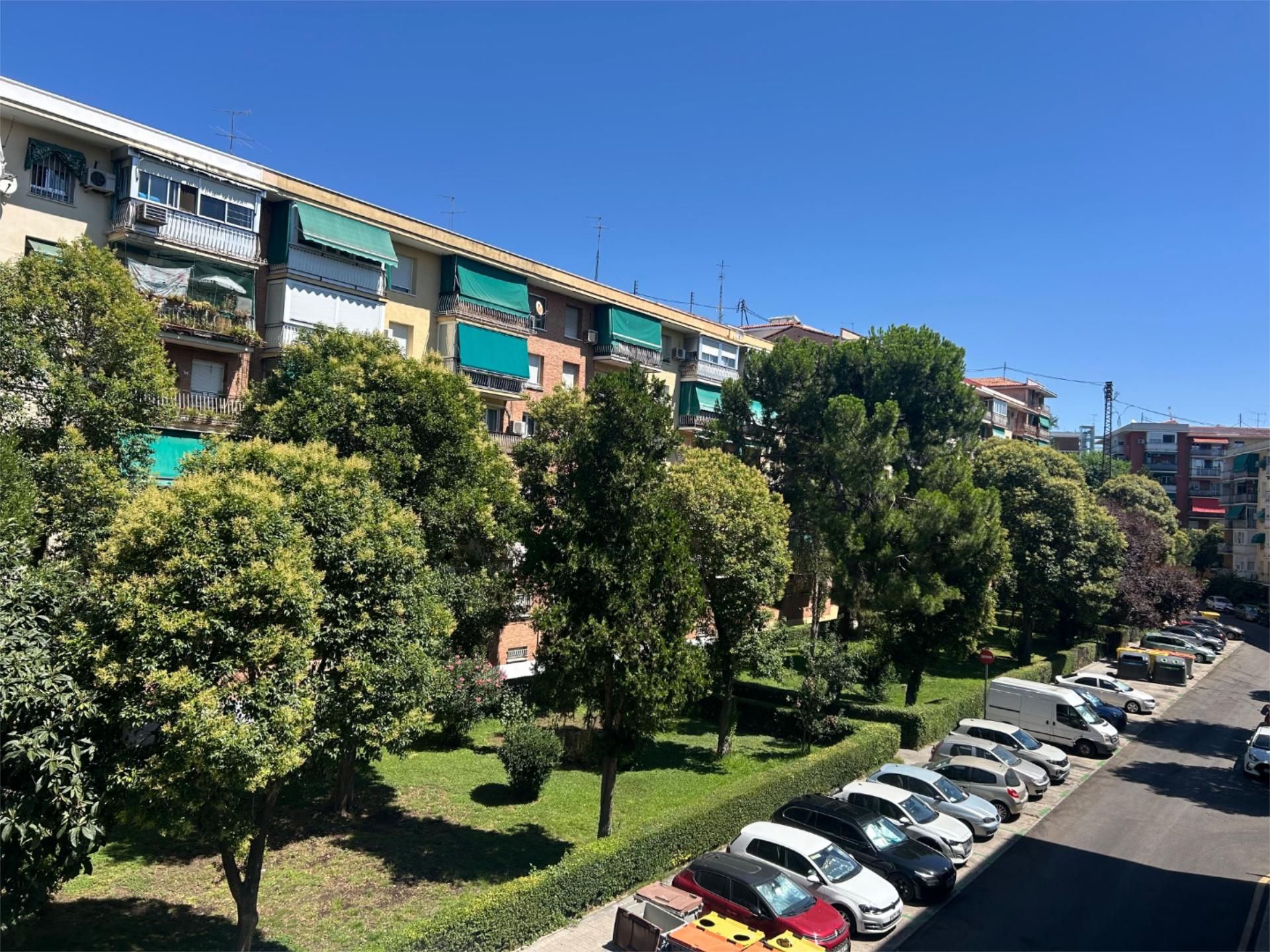 Exterior view of Flat for sale in  Madrid Capital  with Terrace and Balcony