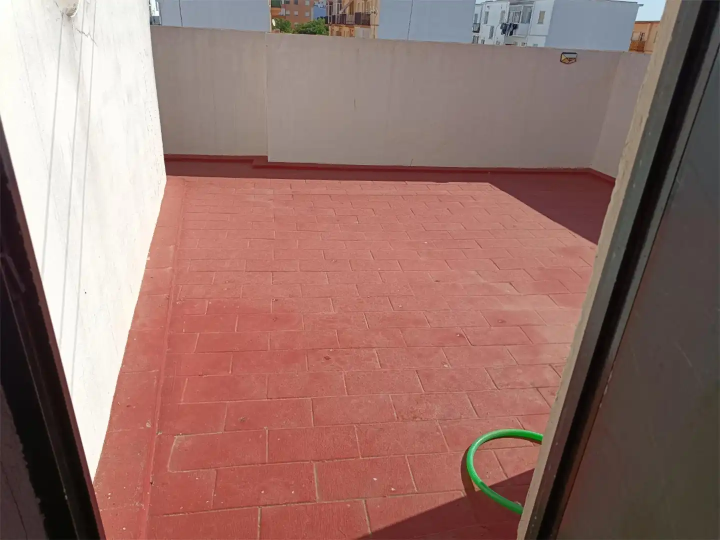 Casa adosada en venda a Plaza Sanchez de la Campa, 23, La Pastora - La Estación Terrassa de Casa adosada en venda en San Fernando amb Aire condicionat