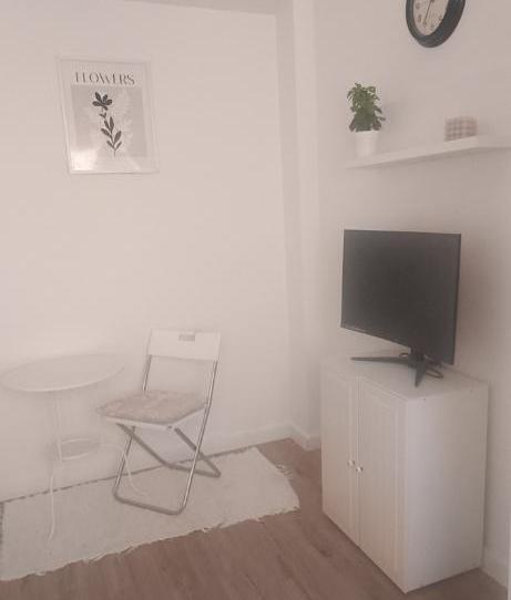 Photo 1 of Flat to share in Calle de la Virgen de Begoña, 25, Pueblo Nuevo, Madrid