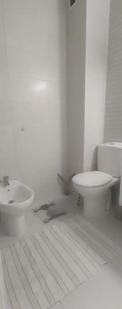 Room in Calle de la Virgen de Begoña, 25, Pueblo Nuevo Bathroom of Flat for share in Madrid