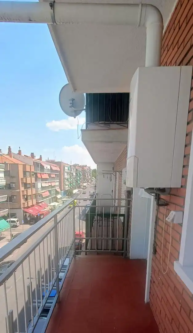 Room in Calle de la Virgen de Begoña, 25, Pueblo Nuevo Balcony of Flat for share in Madrid