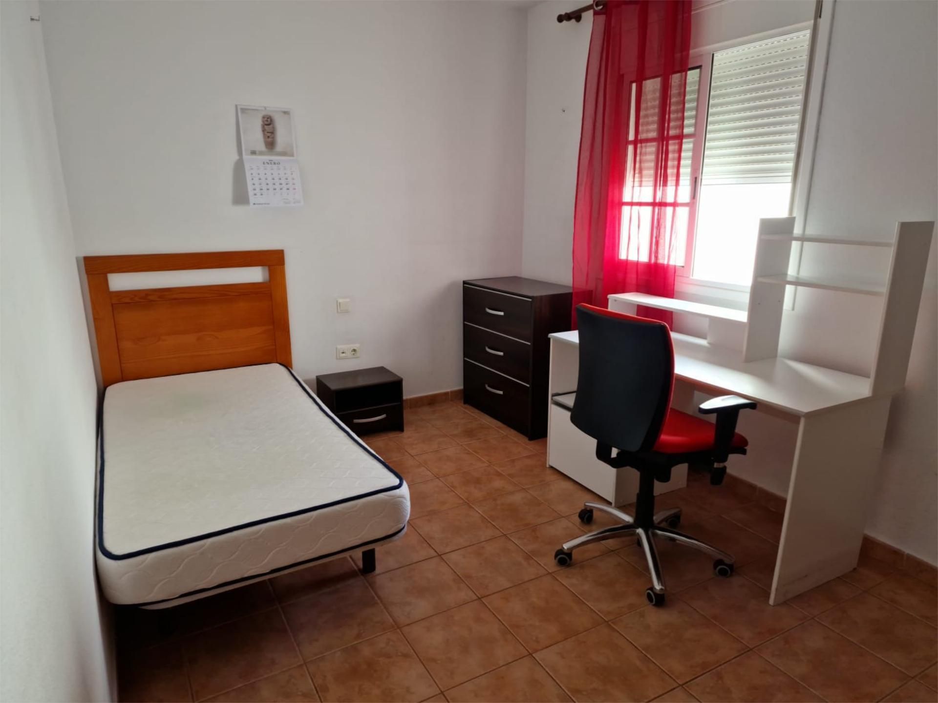 Dormitori de Pis per a compartir en San Cristóbal de la Laguna amb Parquet, Moblat i Balcó