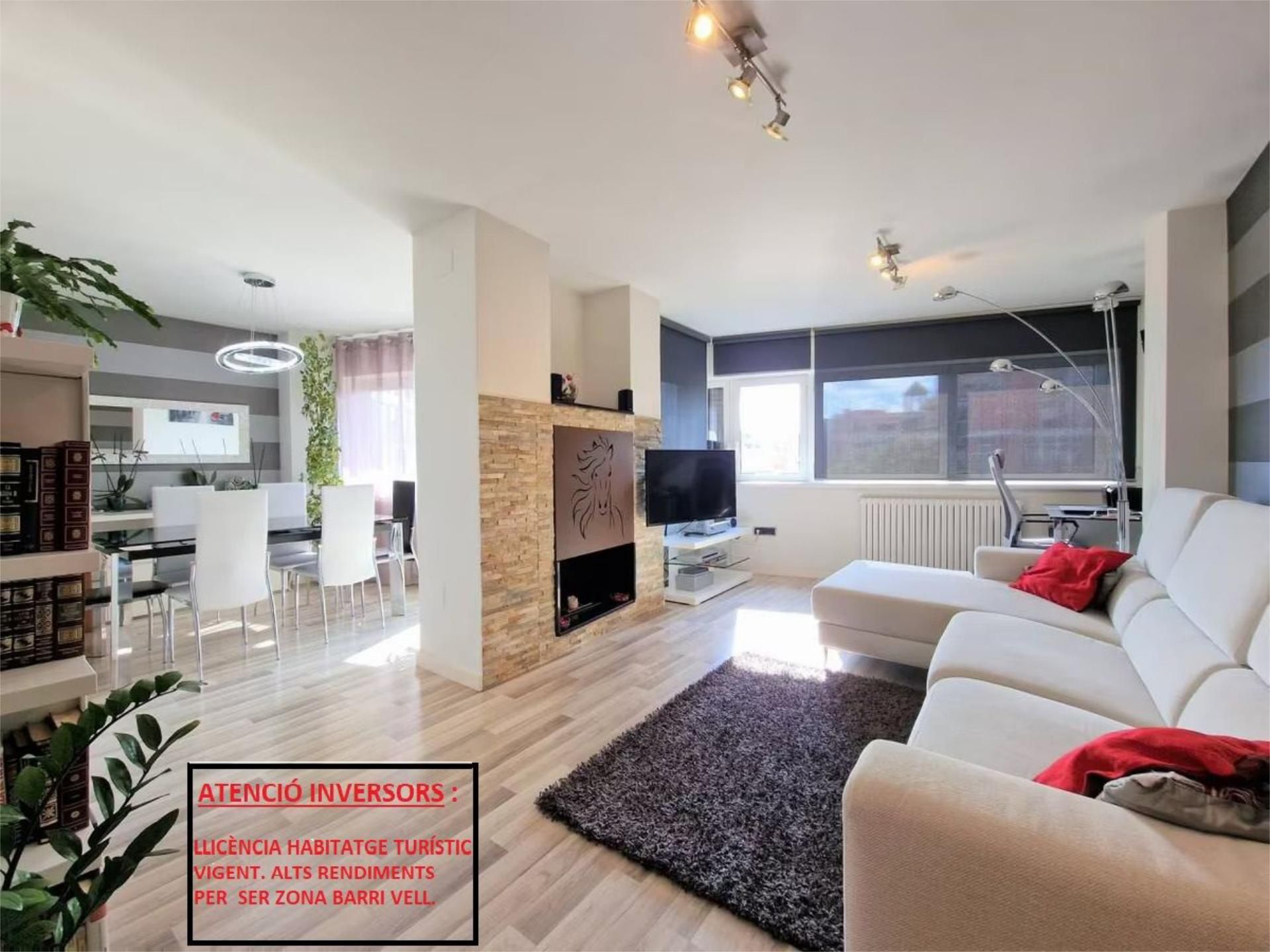 Living room of Flat for sale in Girona Capital  with Air Conditioner and Terrace