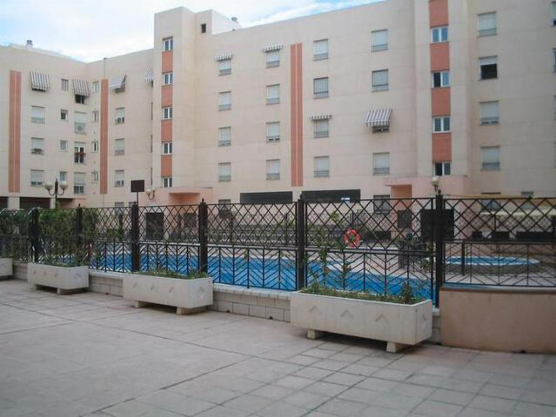 Piscina de Apartament de lloguer en  Granada Capital amb Calefacció, Jardí privat i Terrassa