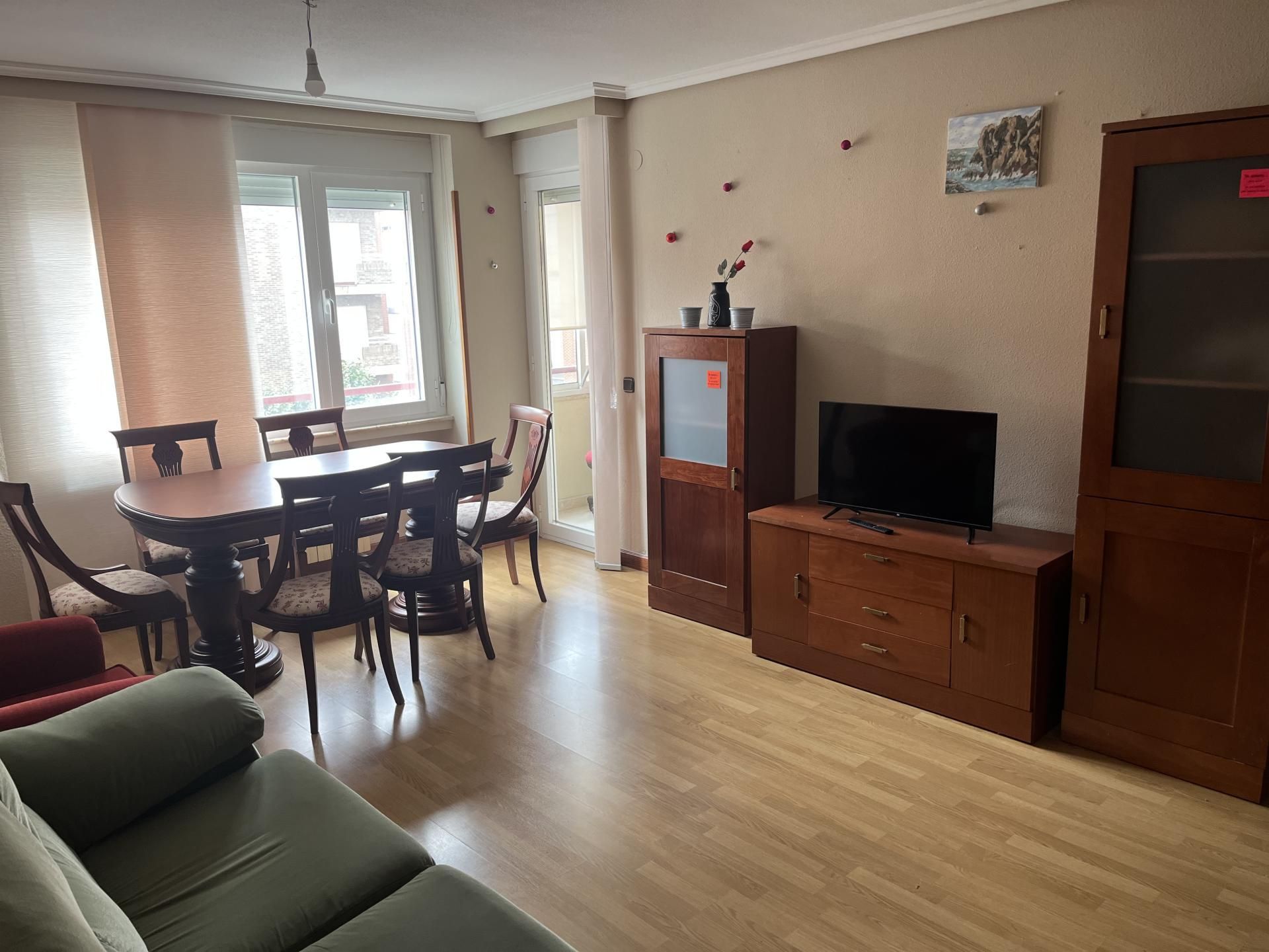 Sala d'estar de Pis per a compartir en Salamanca Capital amb Calefacció, Jardí privat i Parquet