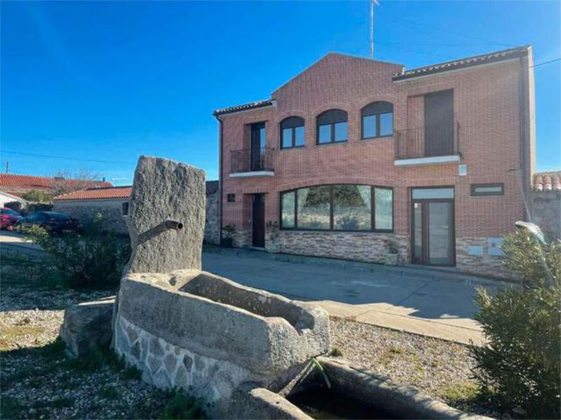 Vista exterior de Casa o xalet en venda en Martinamor amb Terrassa