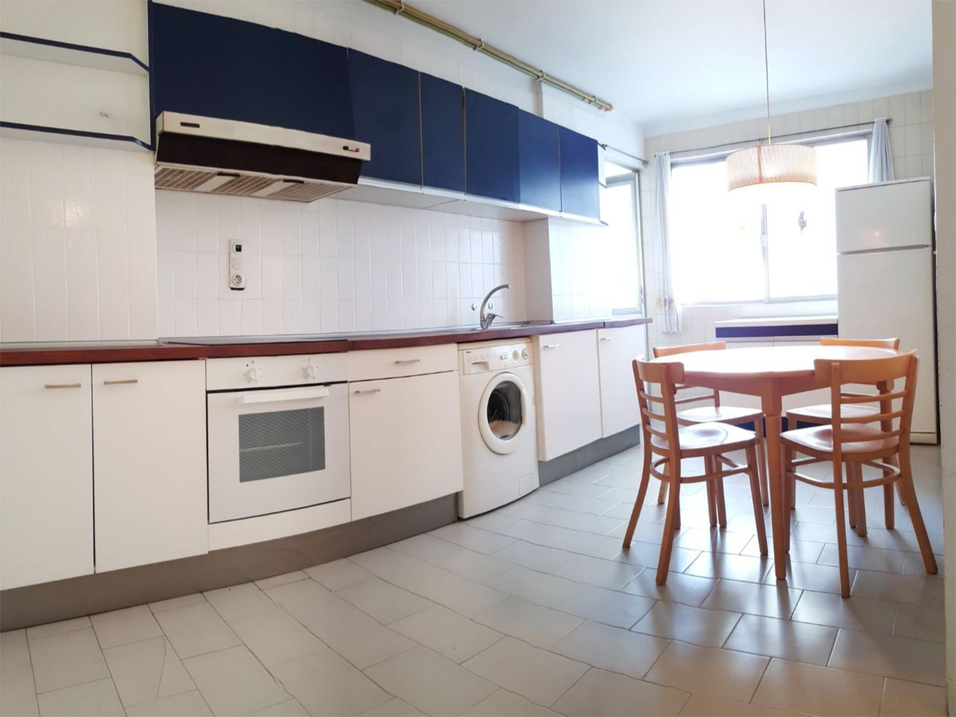 Kitchen of Flat to share in A Coruña Capital   with Heating, Parquet flooring and Furnished
