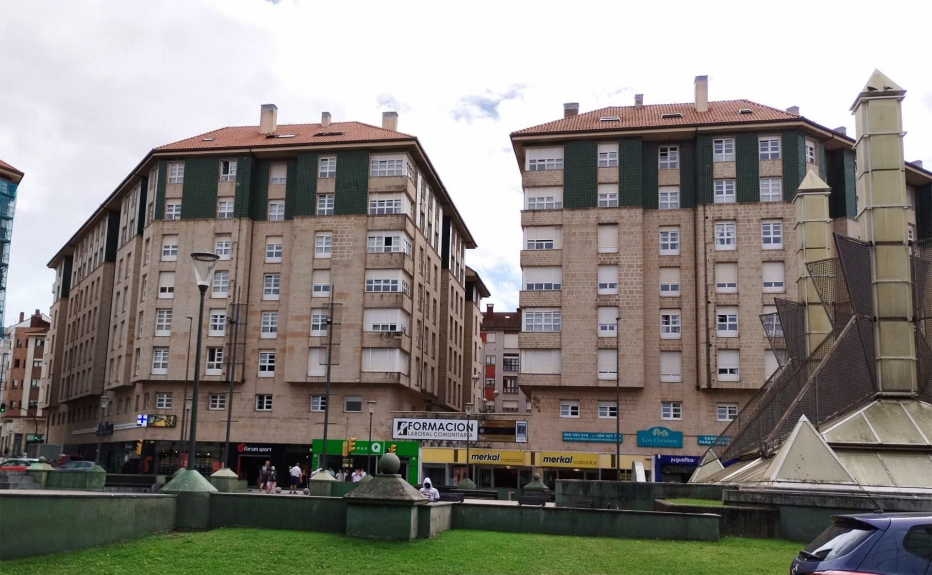 Exterior view of Flat for sale in Gijón   with Heating, Parquet flooring and Oven