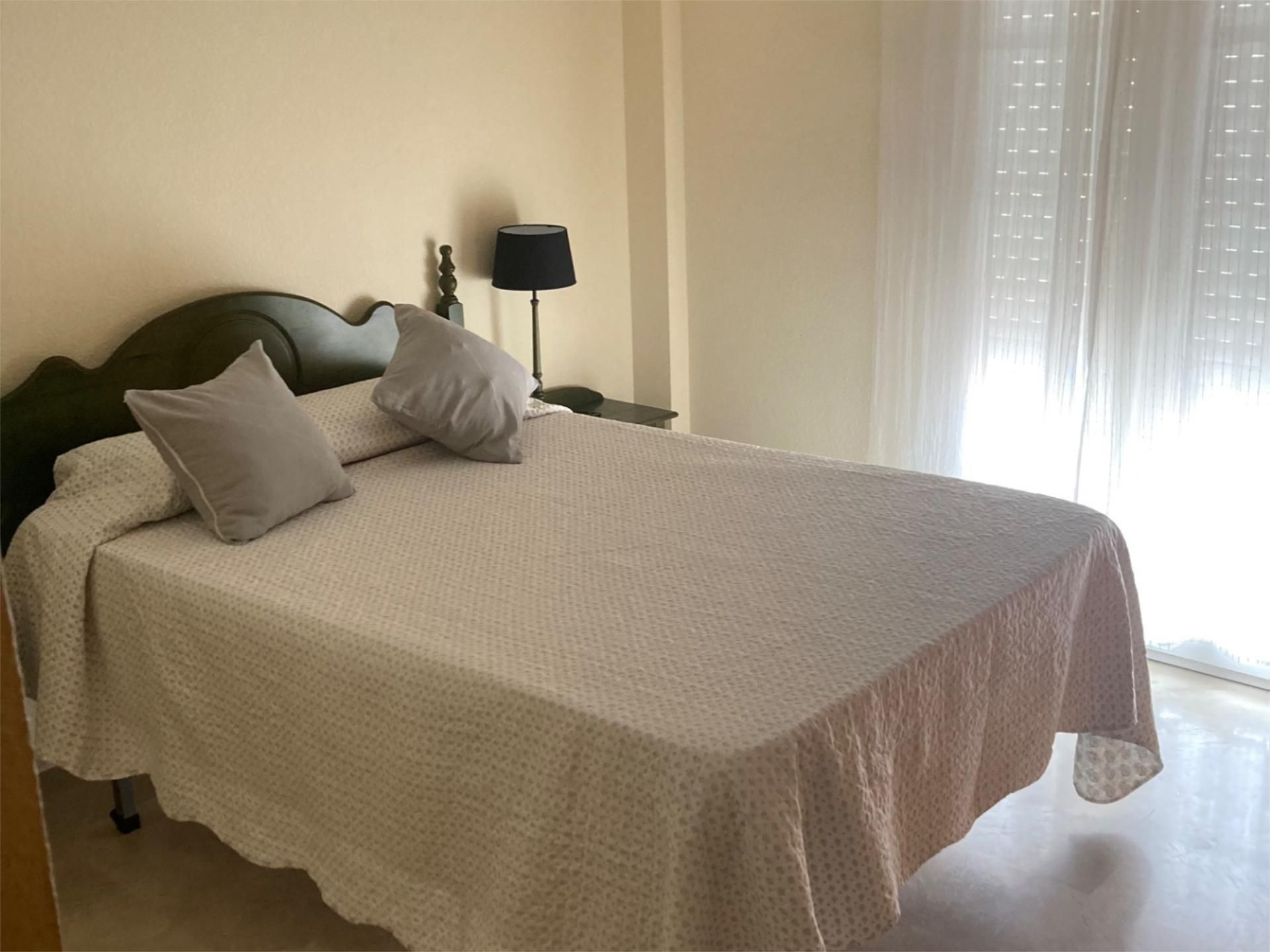 Dormitori de Pis de lloguer en  Almería Capital amb Aire condicionat, Terrassa i Moblat