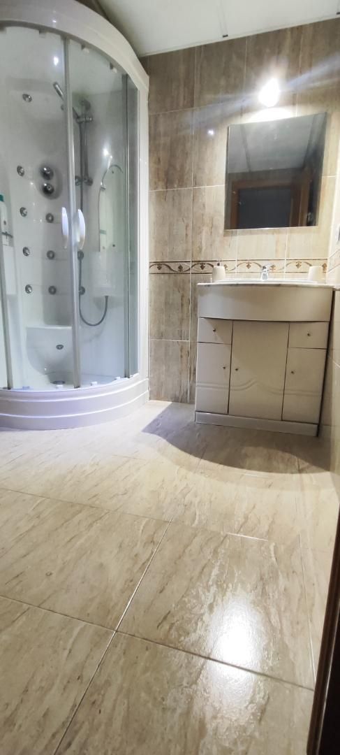 Bathroom of Flat to rent in Yuncler  with Air Conditioner, Heating and Parquet flooring