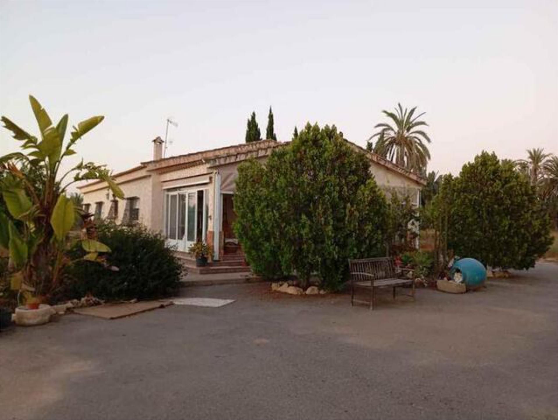 Vista exterior de Casa adosada en venda en Elche / Elx amb Jardí privat, Traster i Moblat