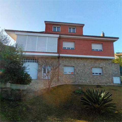 Casa adosada en Venta en Outes