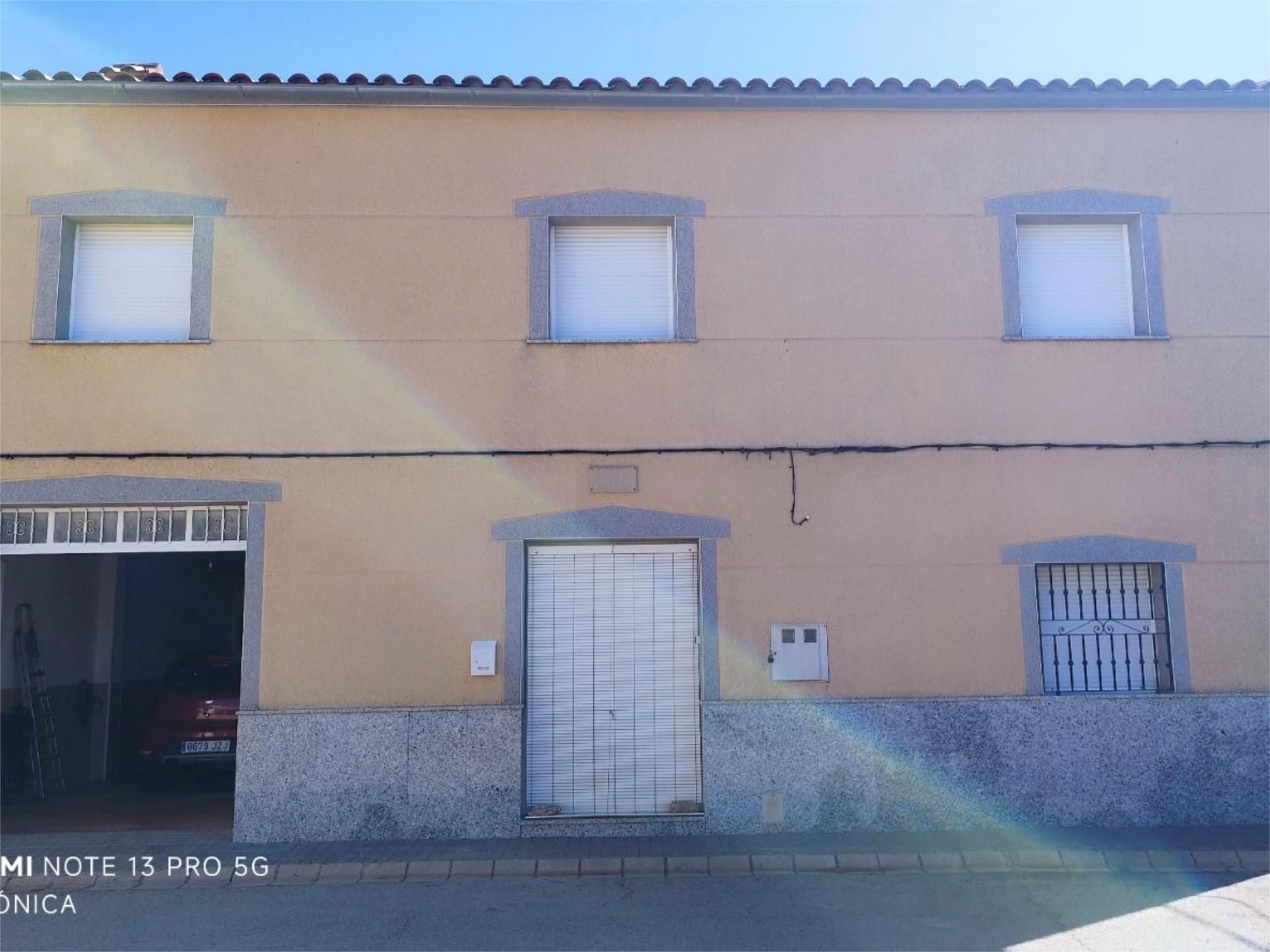 Vista exterior de Casa adosada en venda en Vianos amb Traster, Moblat i Balcó
