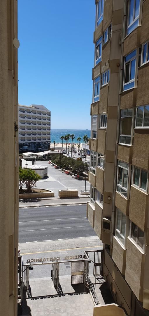 Vista exterior de Apartamento de alquiler en  Cádiz Capital con Aire acondicionado