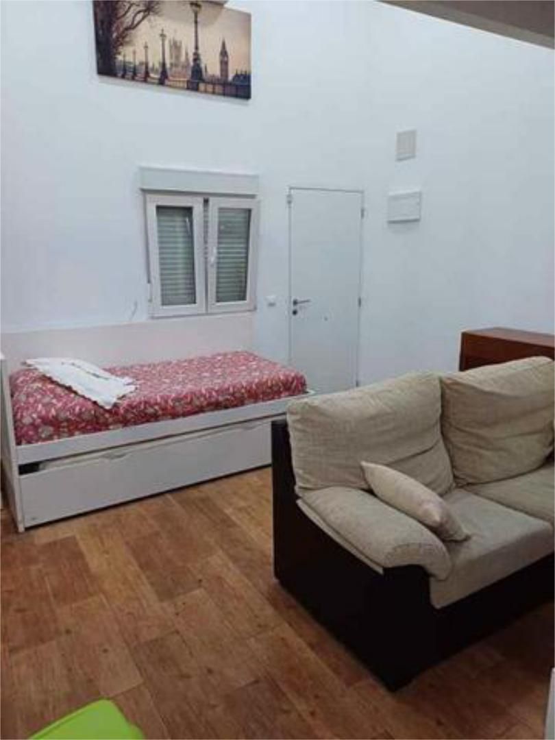 Habitación de Piso de alquiler en  Cádiz Capital con Amueblado