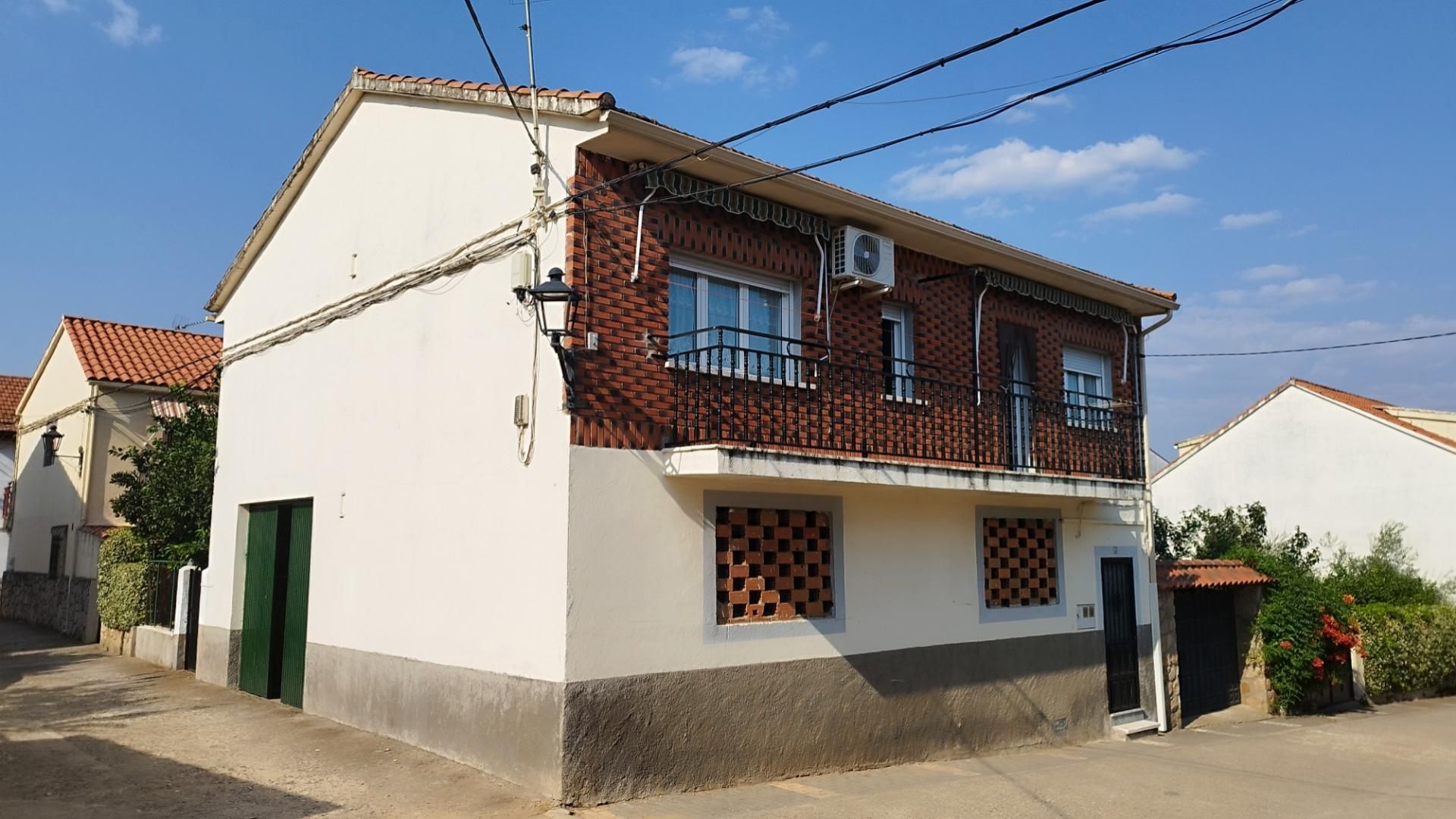 Exterior view of House or chalet for sale in Perales del Puerto