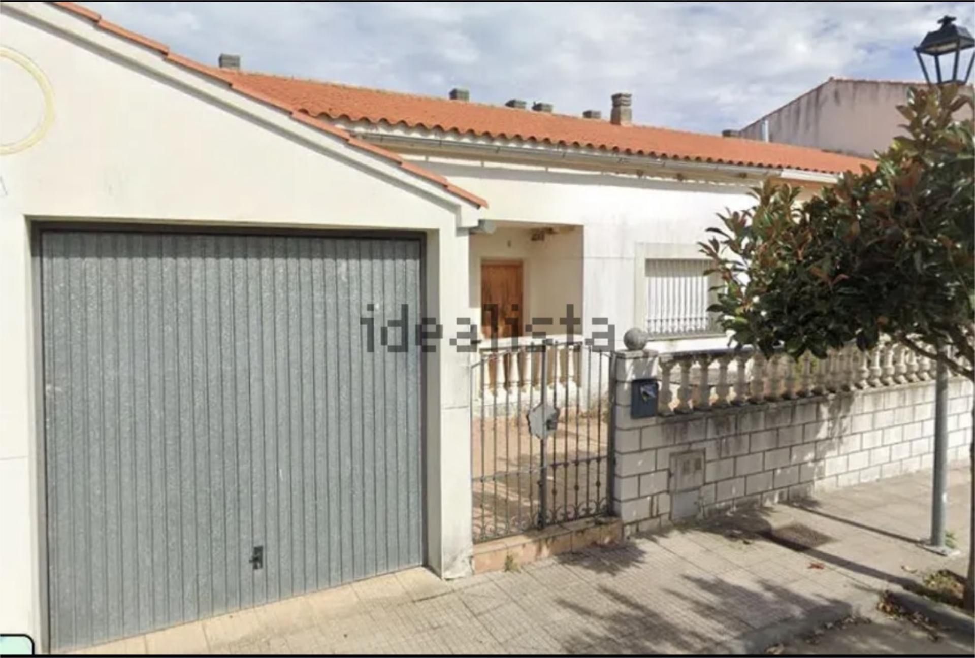 Exterior view of House or chalet for sale in Santa Cruz de la Sierra  with Air Conditioner, Private garden and Parquet flooring