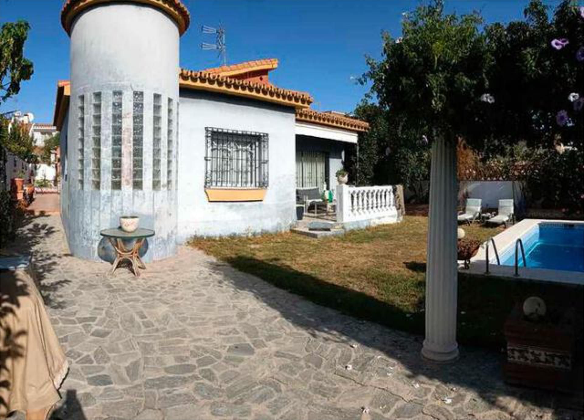 Casa adosada en venda a Playamar - Benyamina Jardí de Casa adosada en venda en Torremolinos amb Jardí privat i Piscina