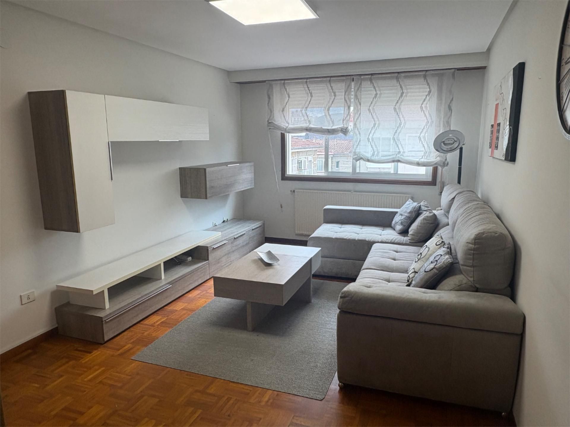 Sala d'estar de Pis de lloguer en Ourense Capital  amb Calefacció, Parquet i Traster