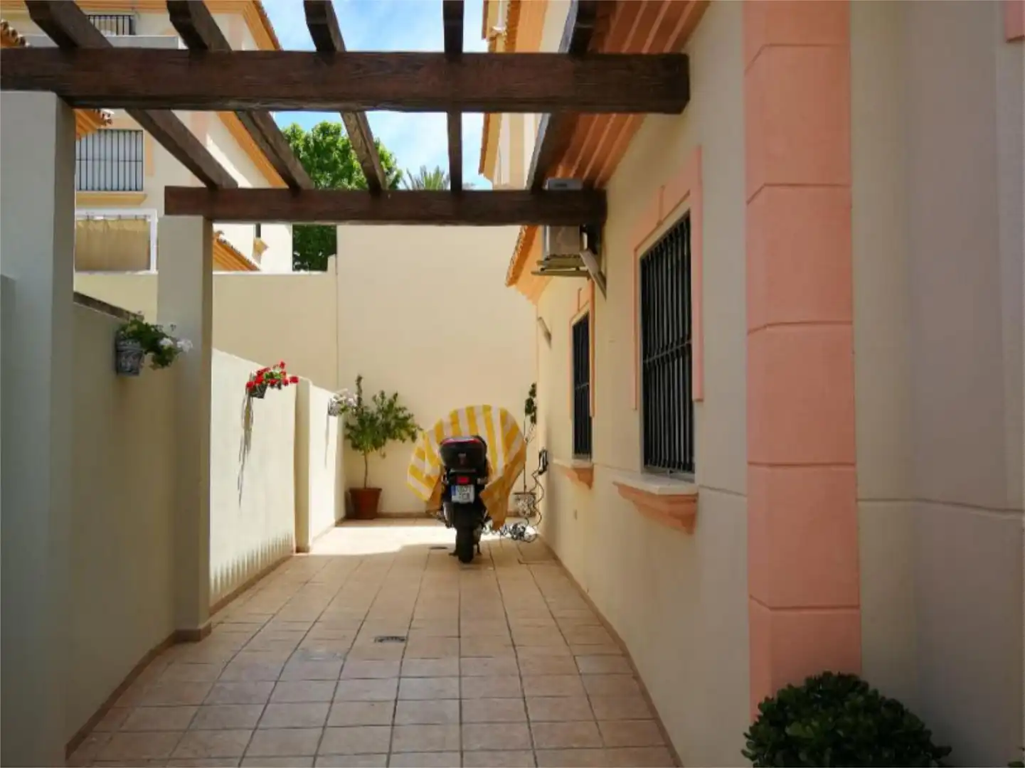 Vista exterior de Piso en venta en Bormujos con Aire acondicionado, Calefacción y Terraza
