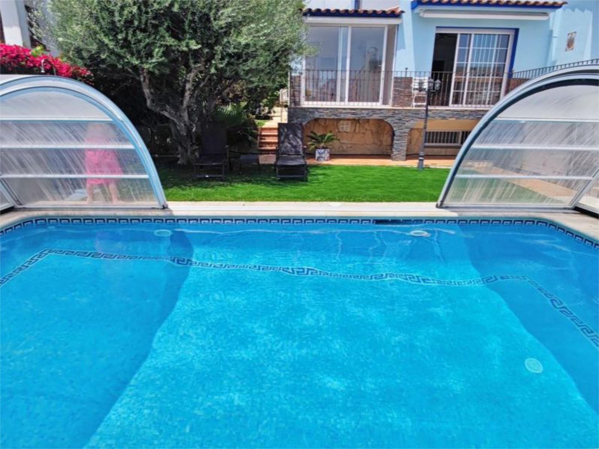 Piscina de Casa o xalet en venda en Sitges amb Aire condicionat, Terrassa i Piscina