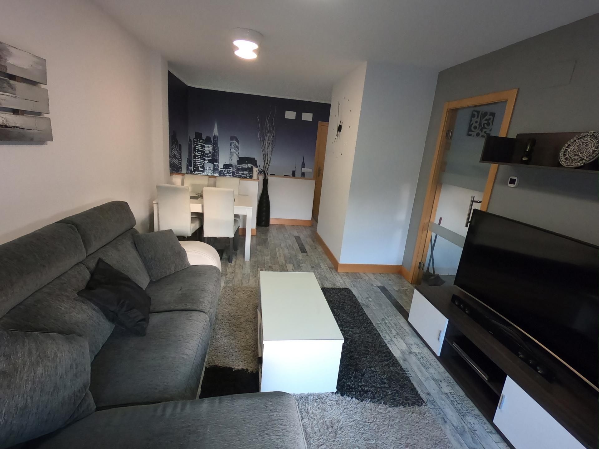 Sala de estar de Piso en venta en Burgos Capital con Calefacción, Trastero y Amueblado
