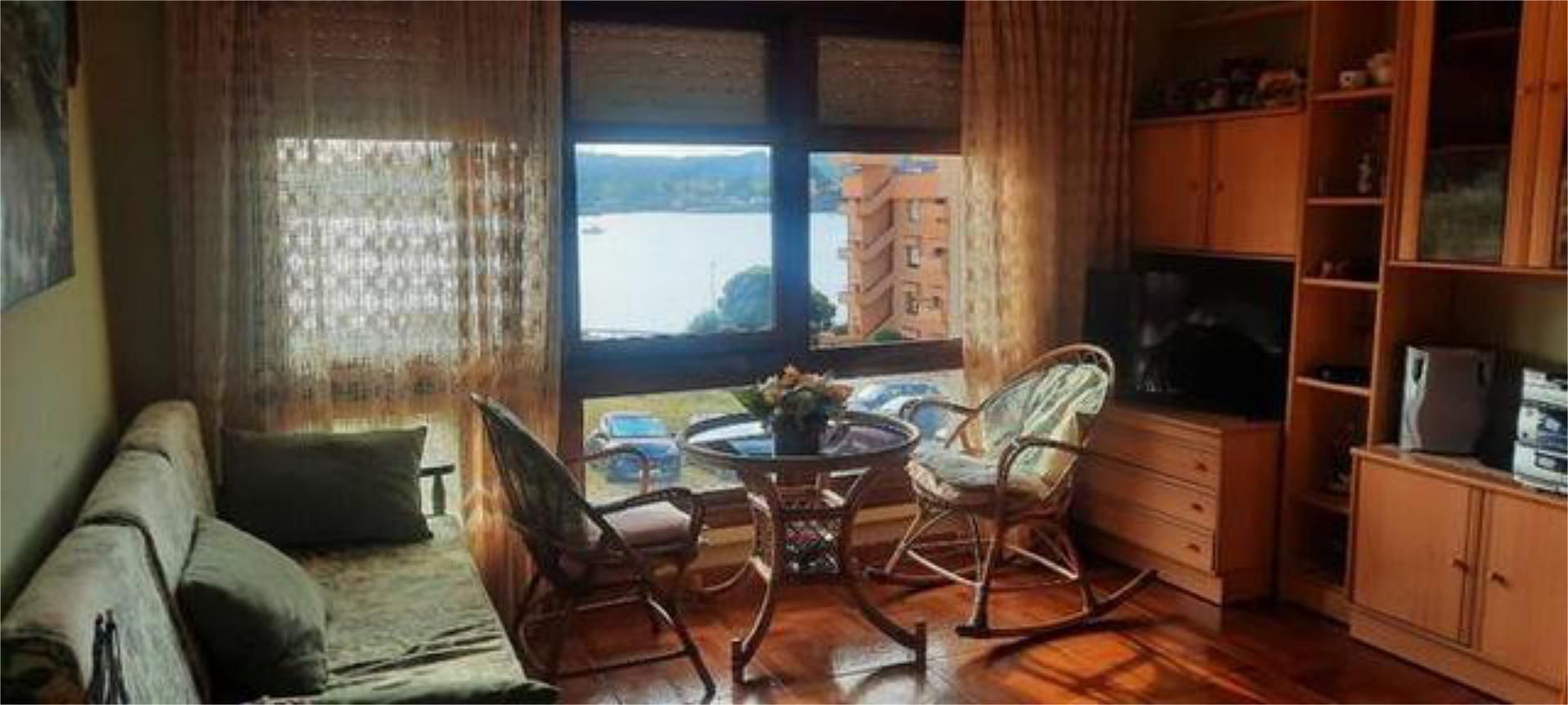 Habitación de Apartamento de alquiler en Oleiros con Amueblado y Se aceptan mascotas