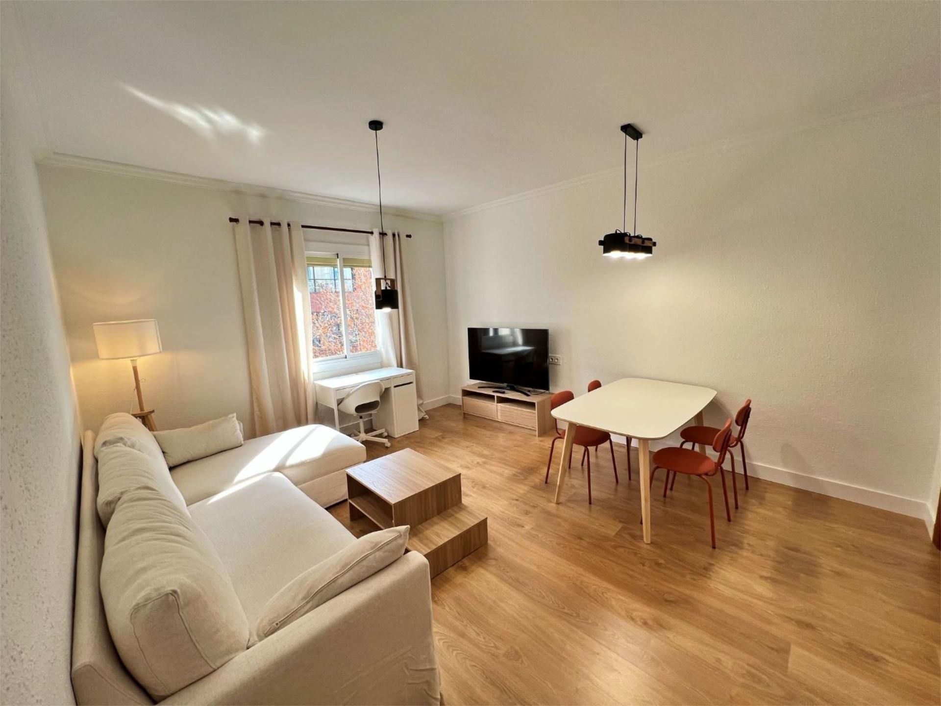 Sala de estar de Piso de alquiler en  Barcelona Capital con Aire acondicionado, Terraza y Balcón