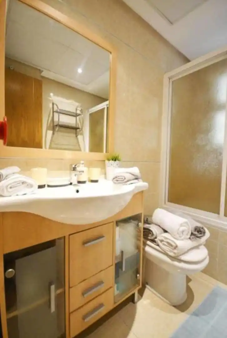 Baño de Piso de alquiler en Benalmádena con Aire acondicionado, Calefacción y Parquet