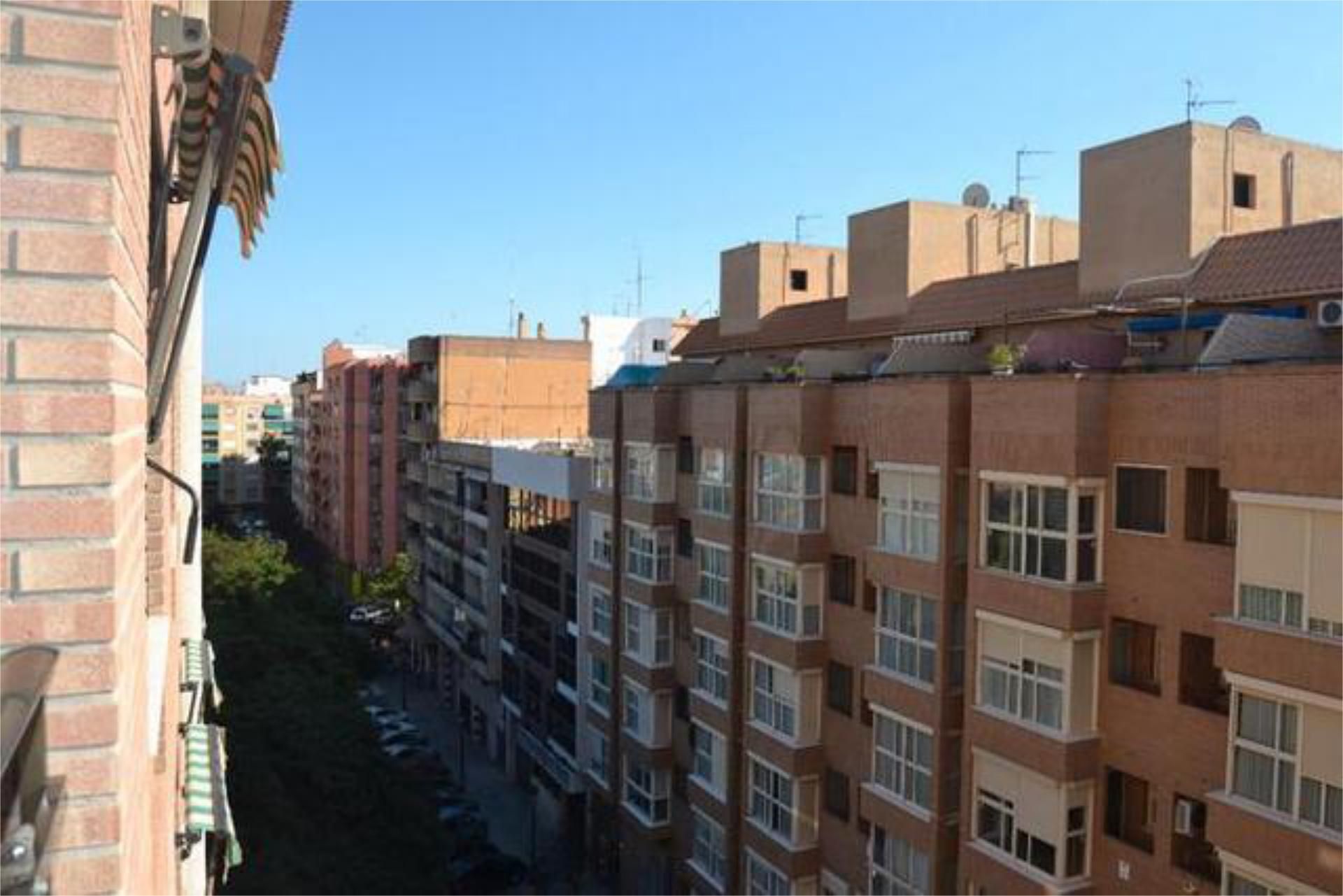 Vista exterior de Piso de alquiler en  Valencia Capital con Calefacción, Terraza y Amueblado