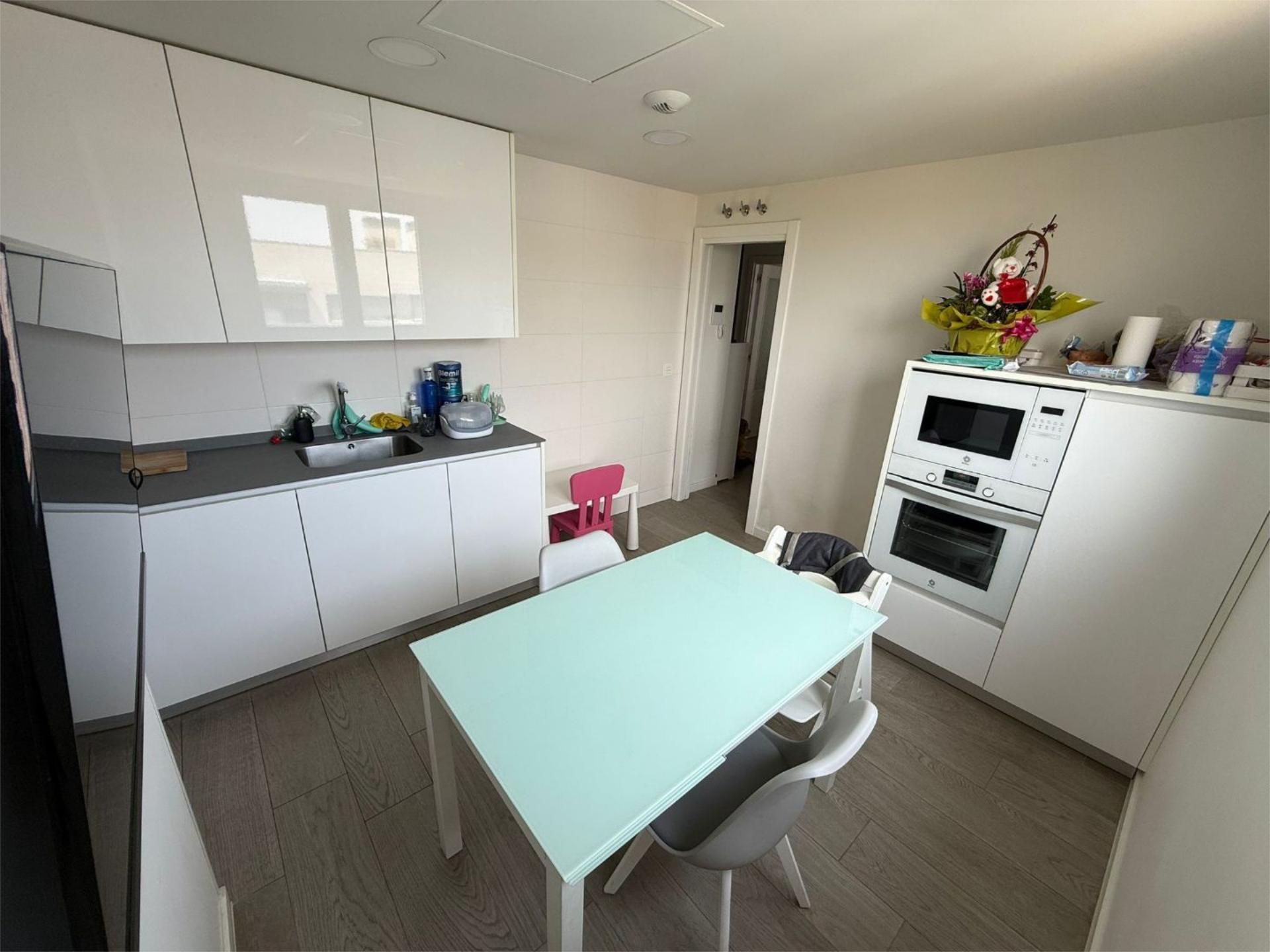Cocina de Piso de alquiler en  Madrid Capital con Calefacción, Jardín privado y Trastero